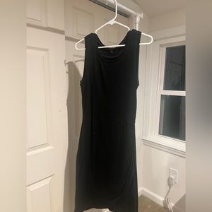 Black sleeveless dress